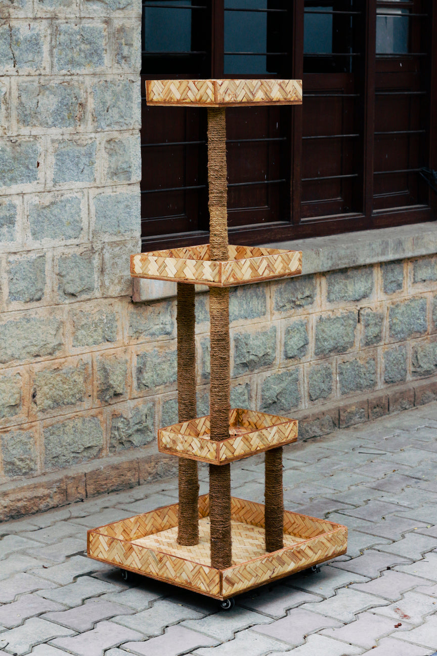Kushi Artists Trolley