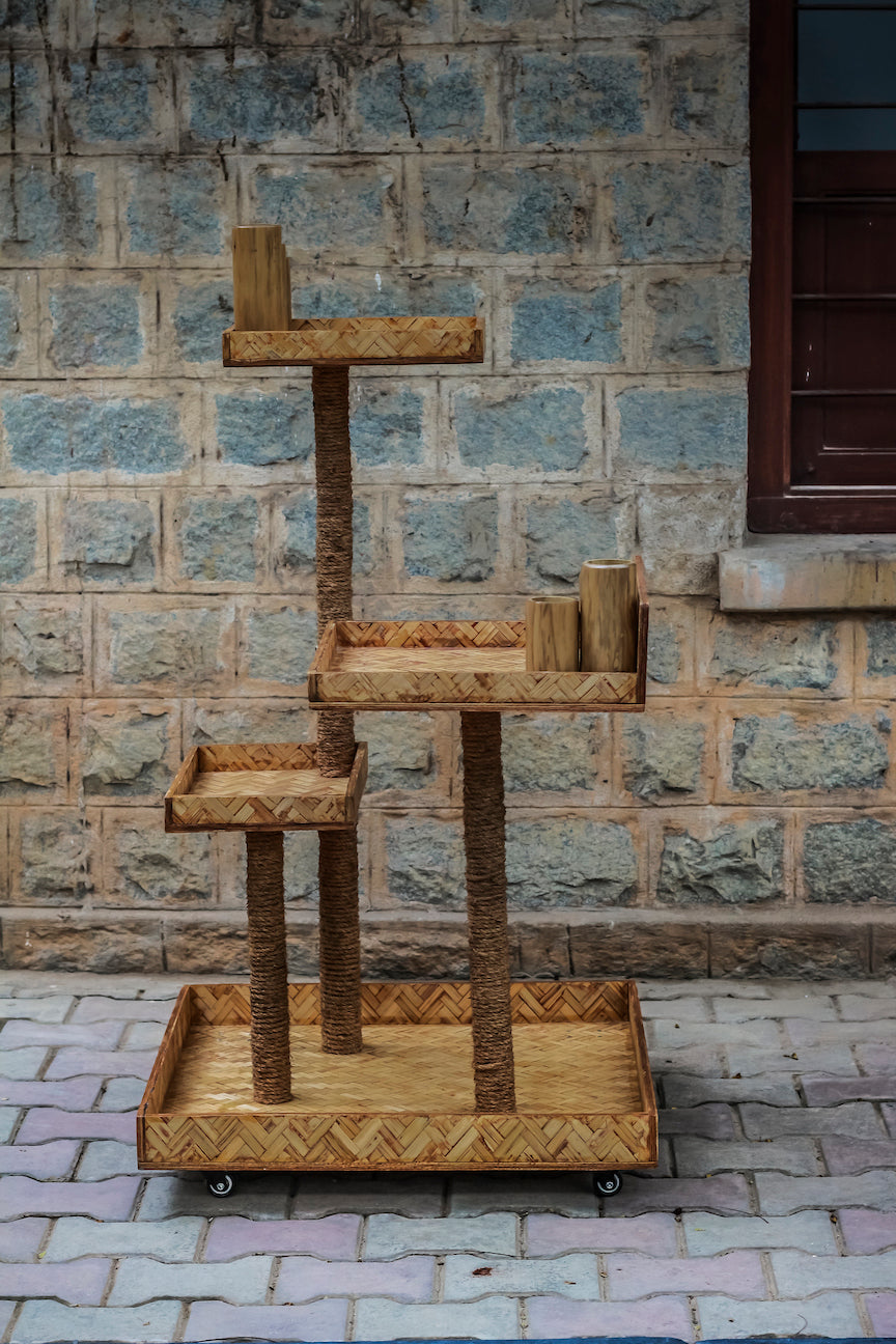 Kushi Artists Trolley