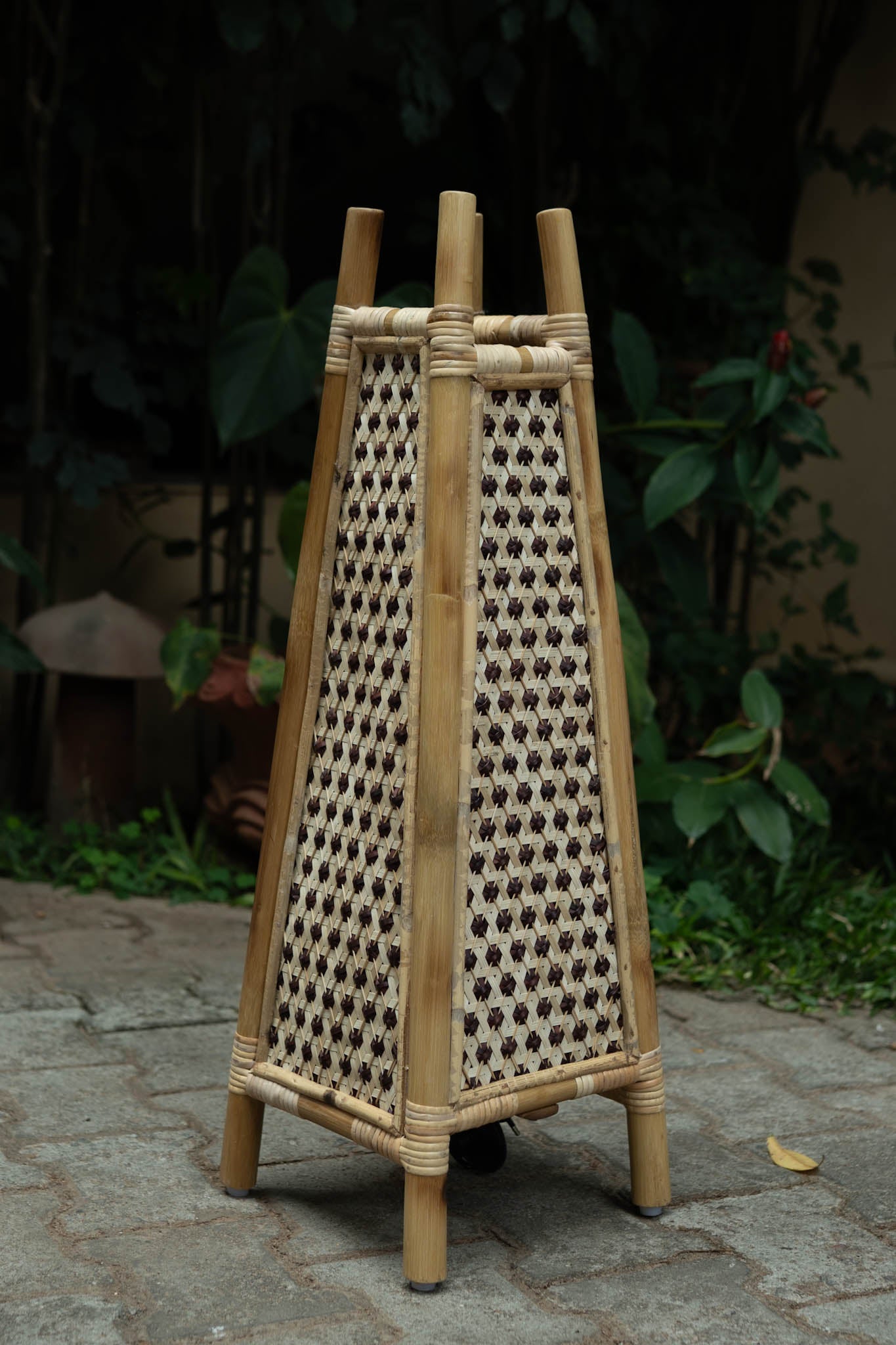Golden woods Bamboo Floor lamp ( Walnut - Pineapple Brown Bud mat)