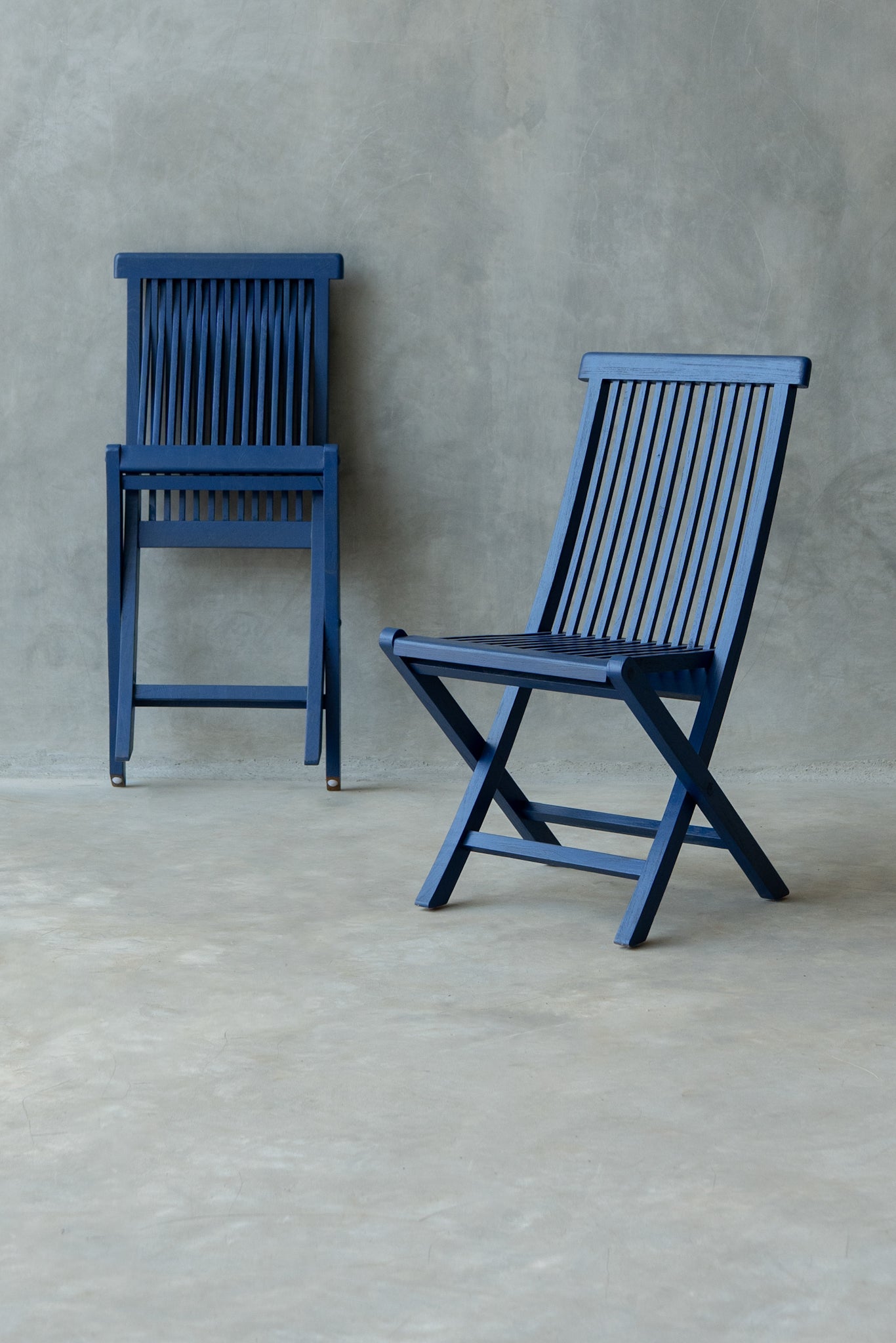 Iro Folding Chair - Solid Dark Blue