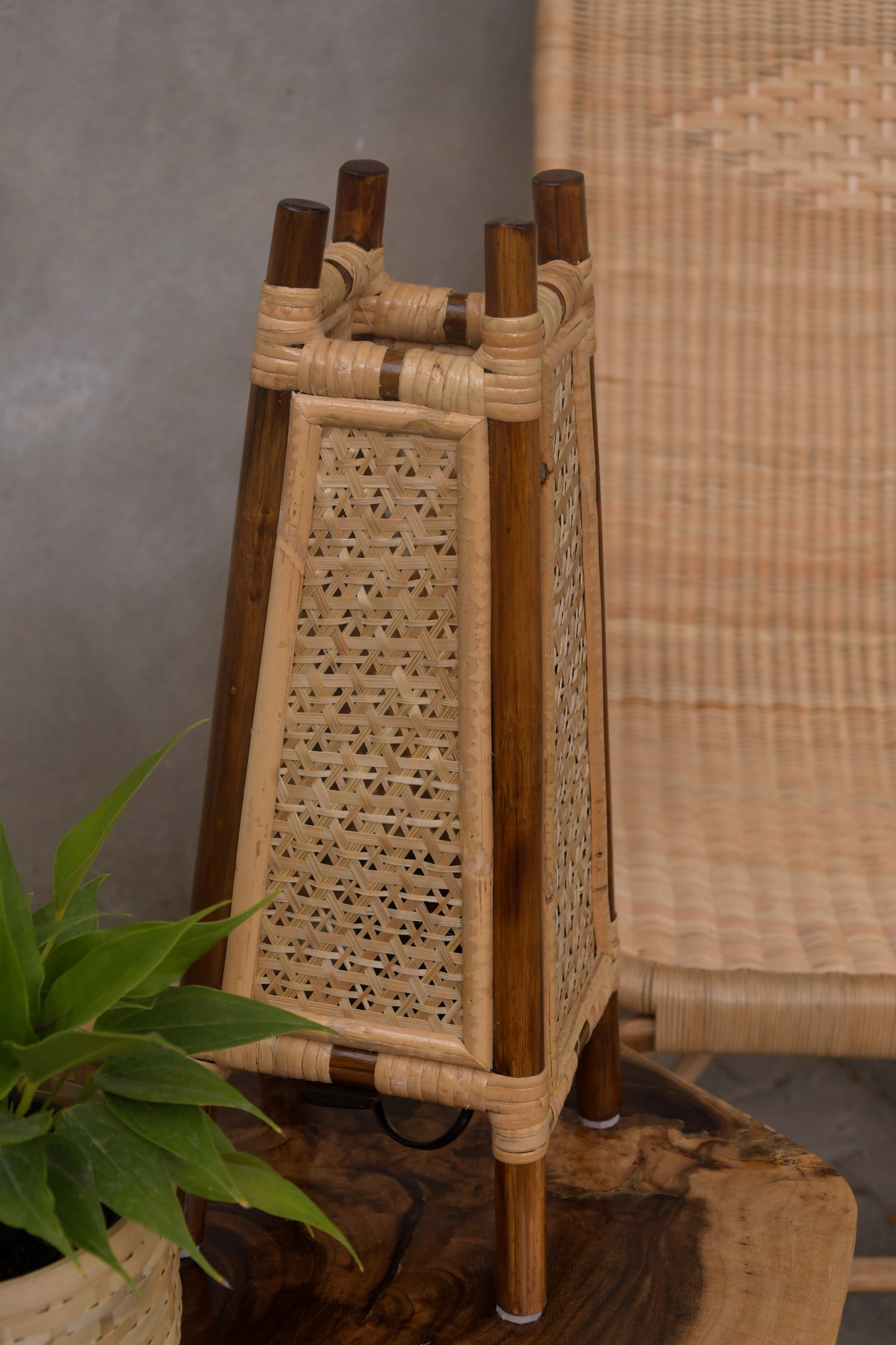 Golden Woods Bamboo Table Lamp - Walnut Natural