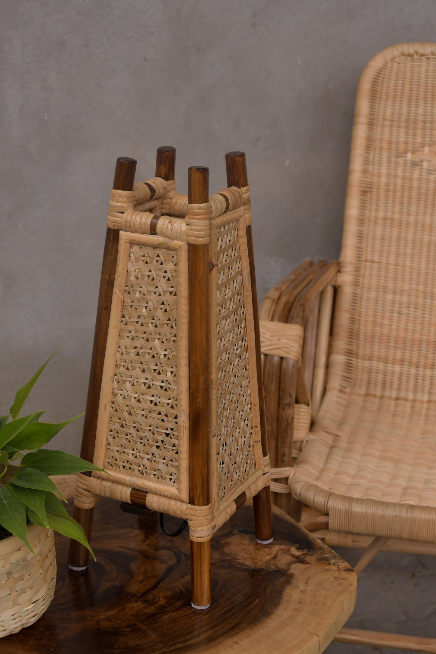 Golden Woods Bamboo Table Lamp - Walnut Natural