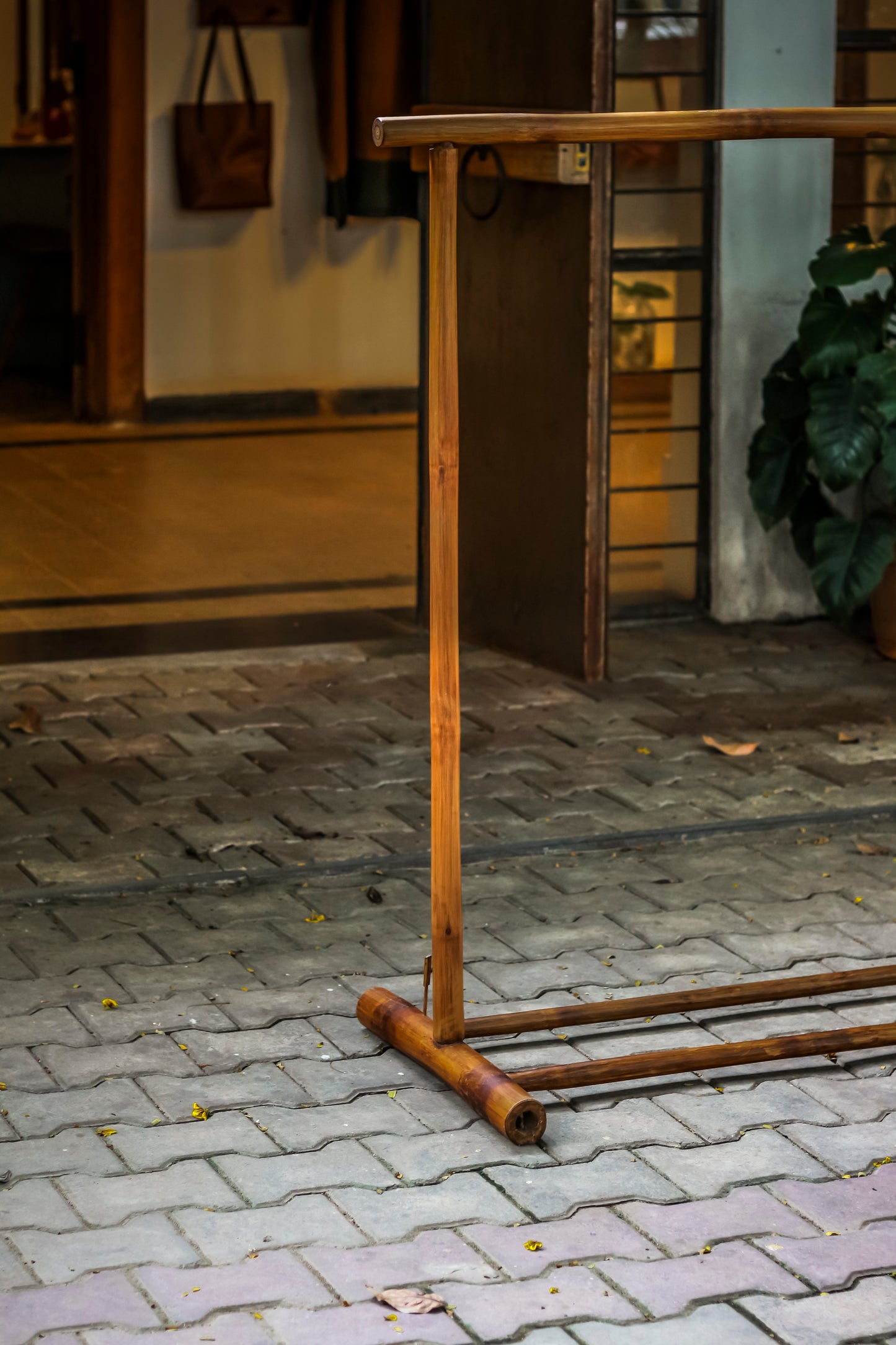 Kittuhaki Clothes Stand (Walnut)