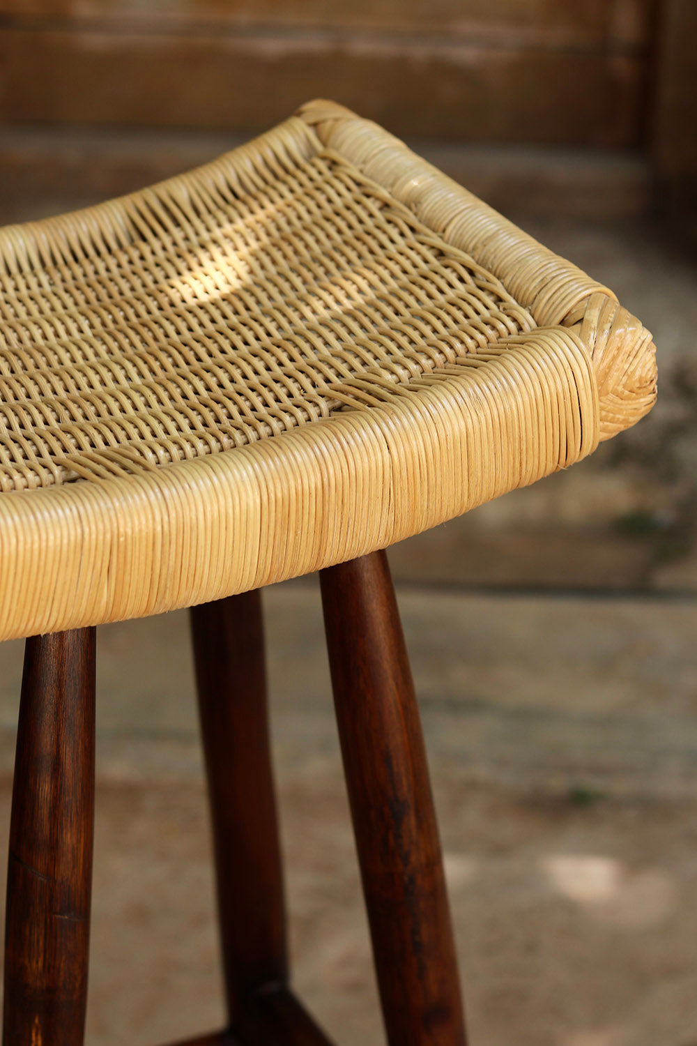 Meehkoe Bar Stool (Walnut)