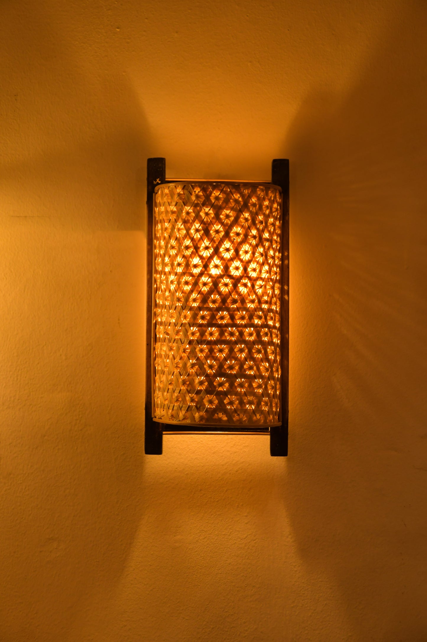 Uru Pineapple Wall Lamp