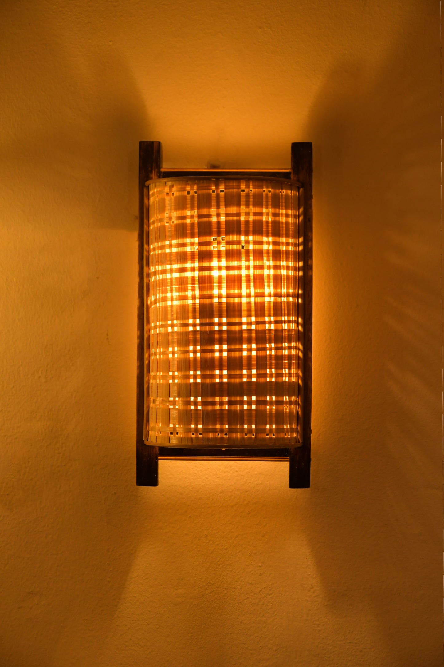 Uru Box Weave Wall Lamp