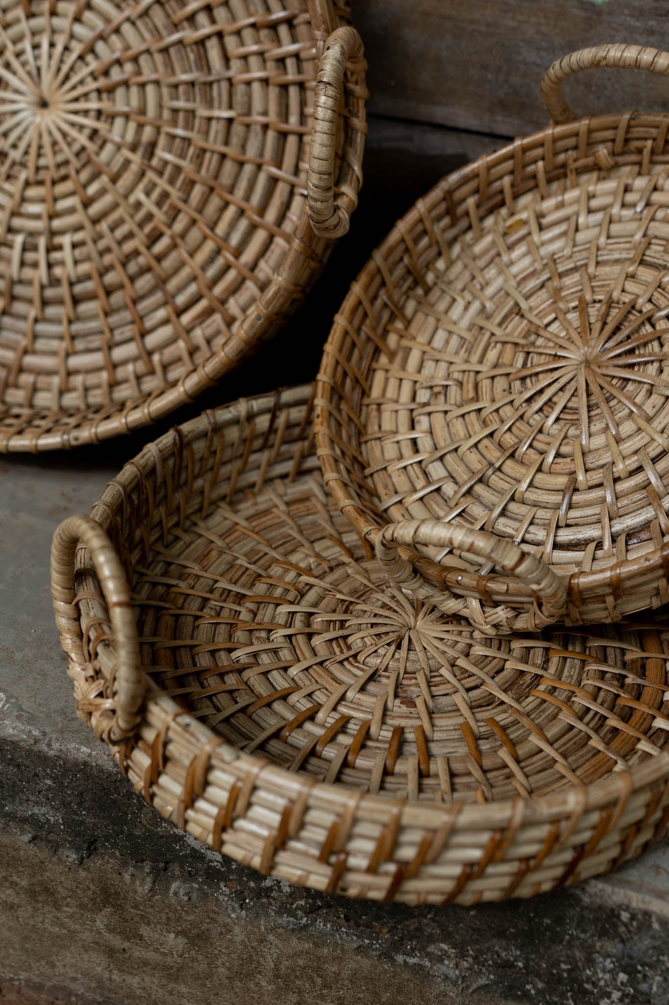 Nagaon Gol Tray with Handle