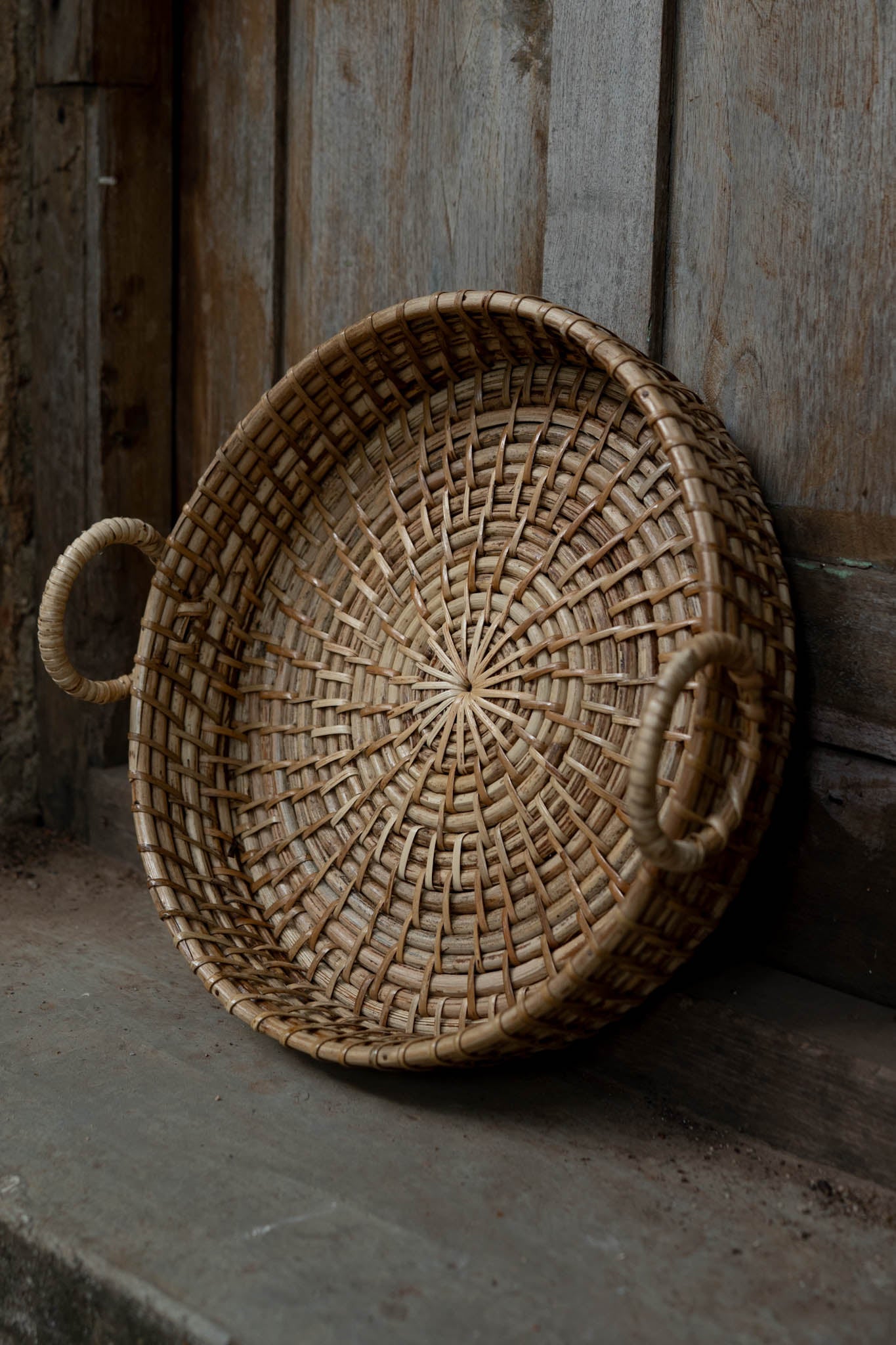 Nagaon Gol Tray with Handle