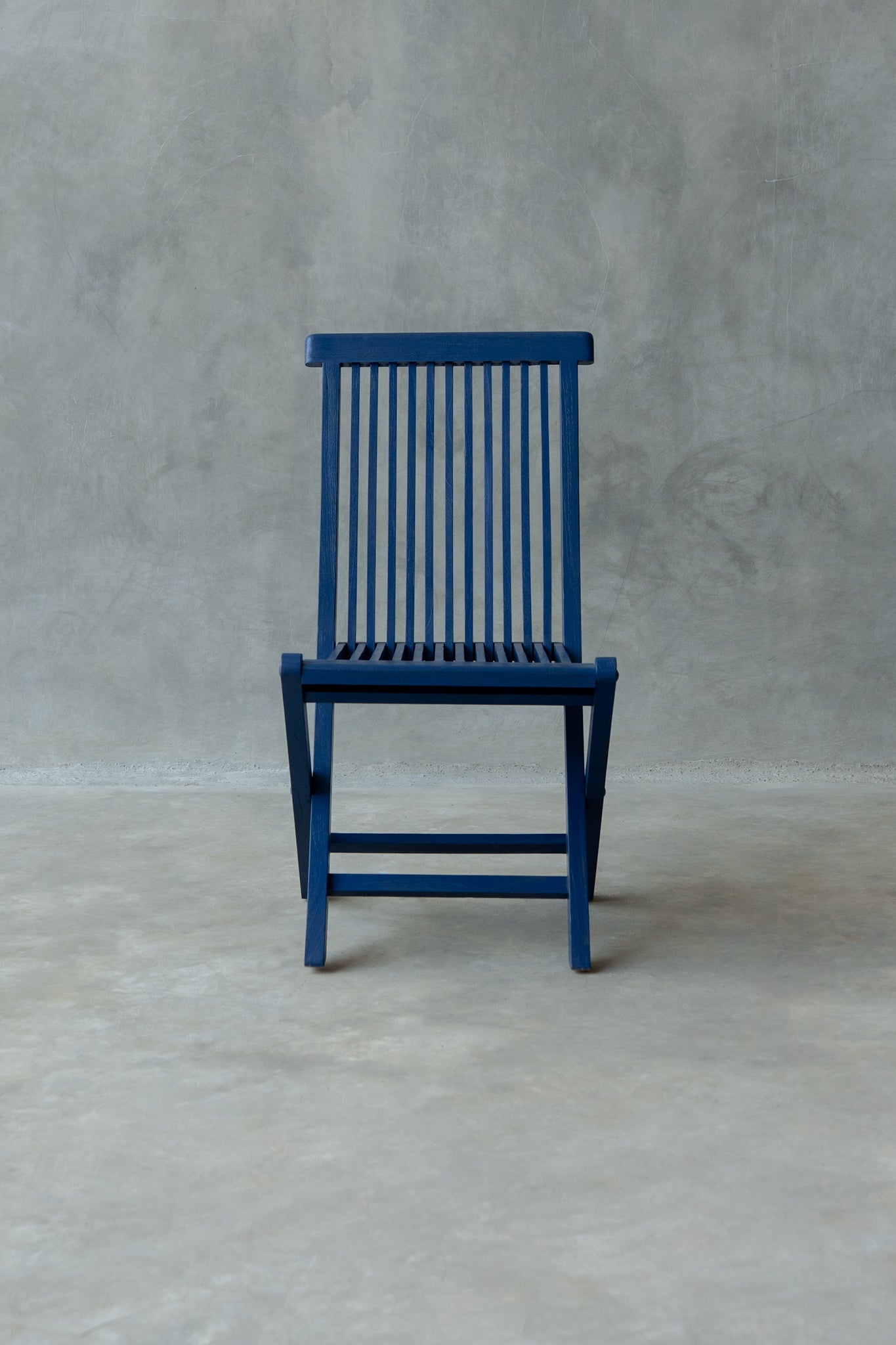 Iro Folding Chair - Solid Dark Blue
