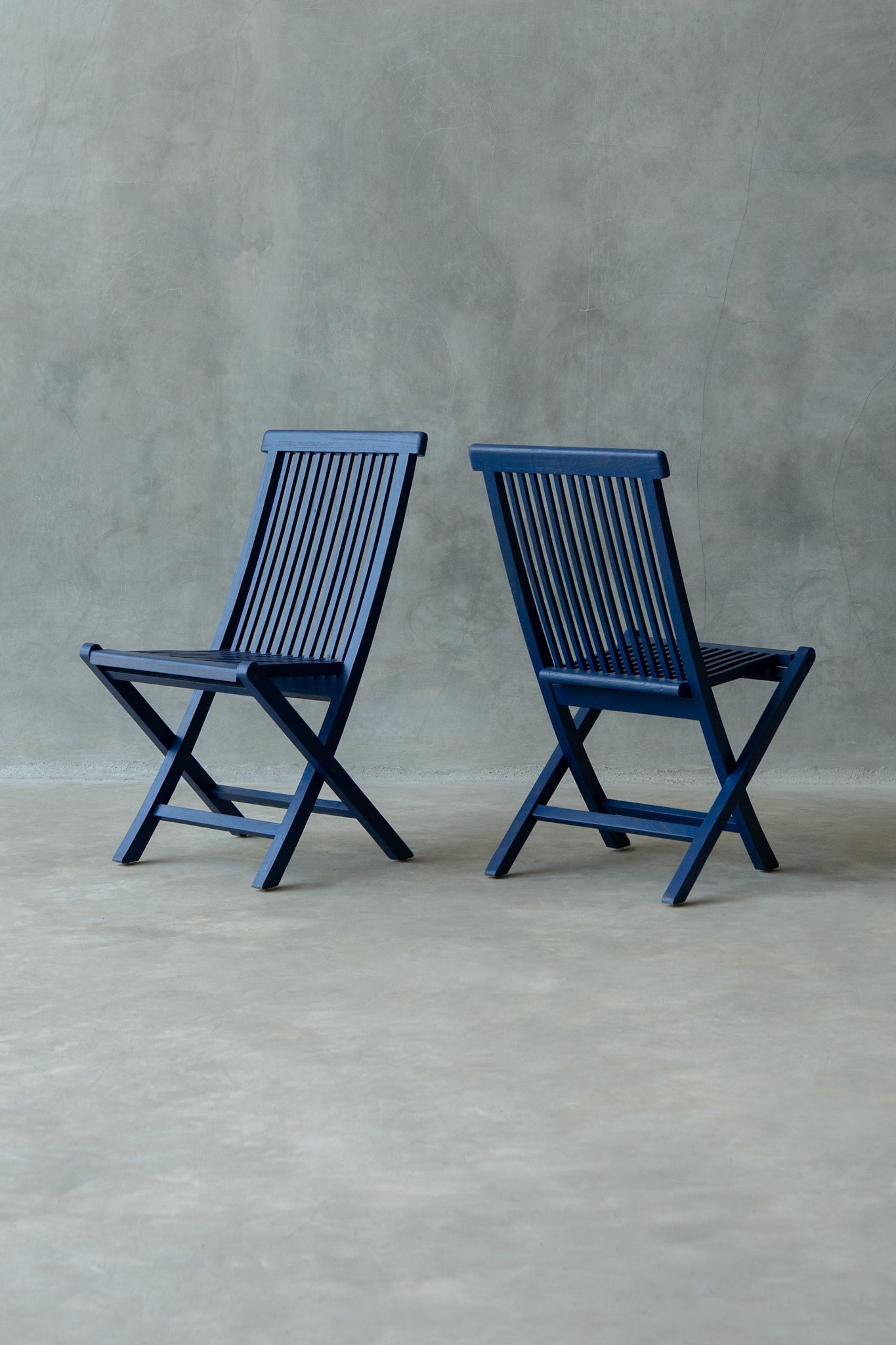 Iro Folding Chair - Solid Dark Blue