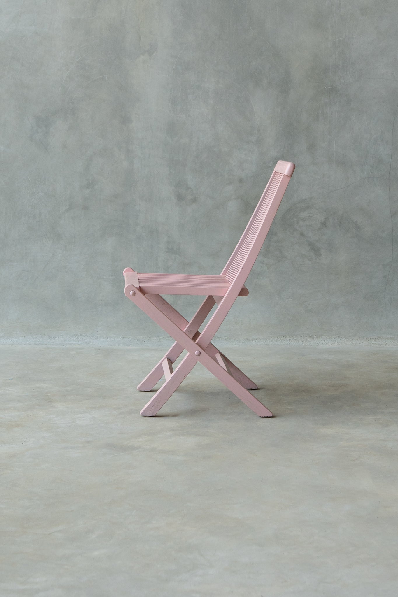 Iro Folding Chair - Solid Peach
