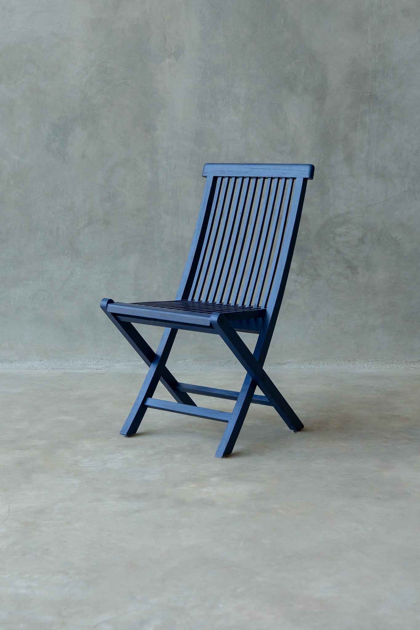 Iro Folding Chair - Solid Dark Blue