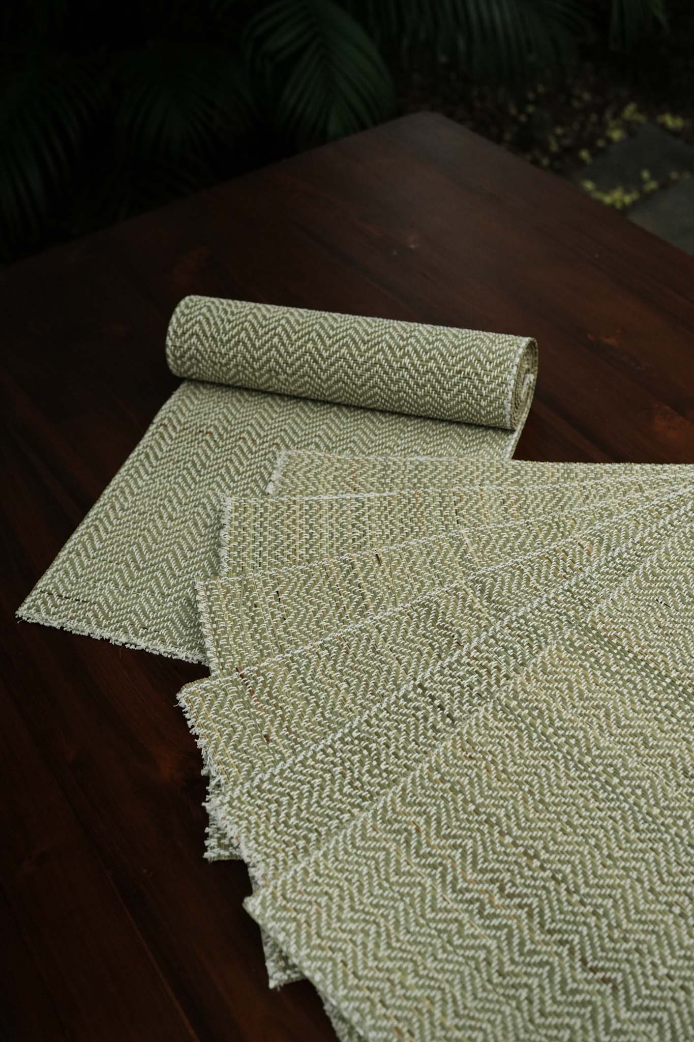 Madhurkathi Table Mats and Runner Set