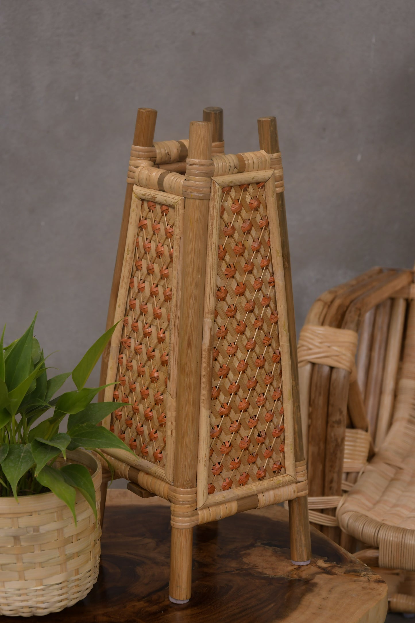 Golden Woods Bamboo Table Lamp - Orange Pineapple