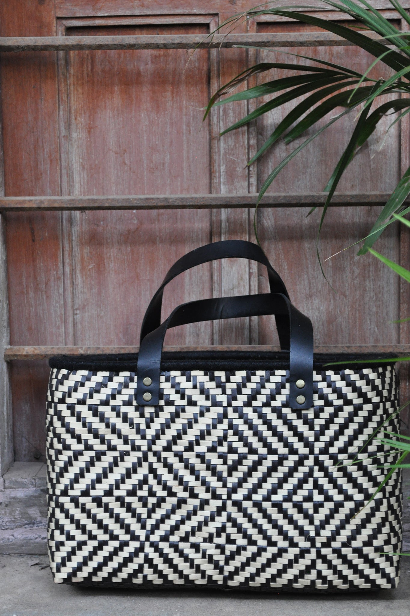 Plamleaf Handbag S - Natural with Black