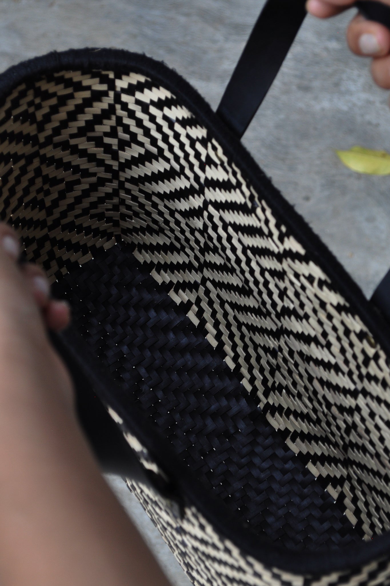 Plamleaf Handbag S - Natural with Black
