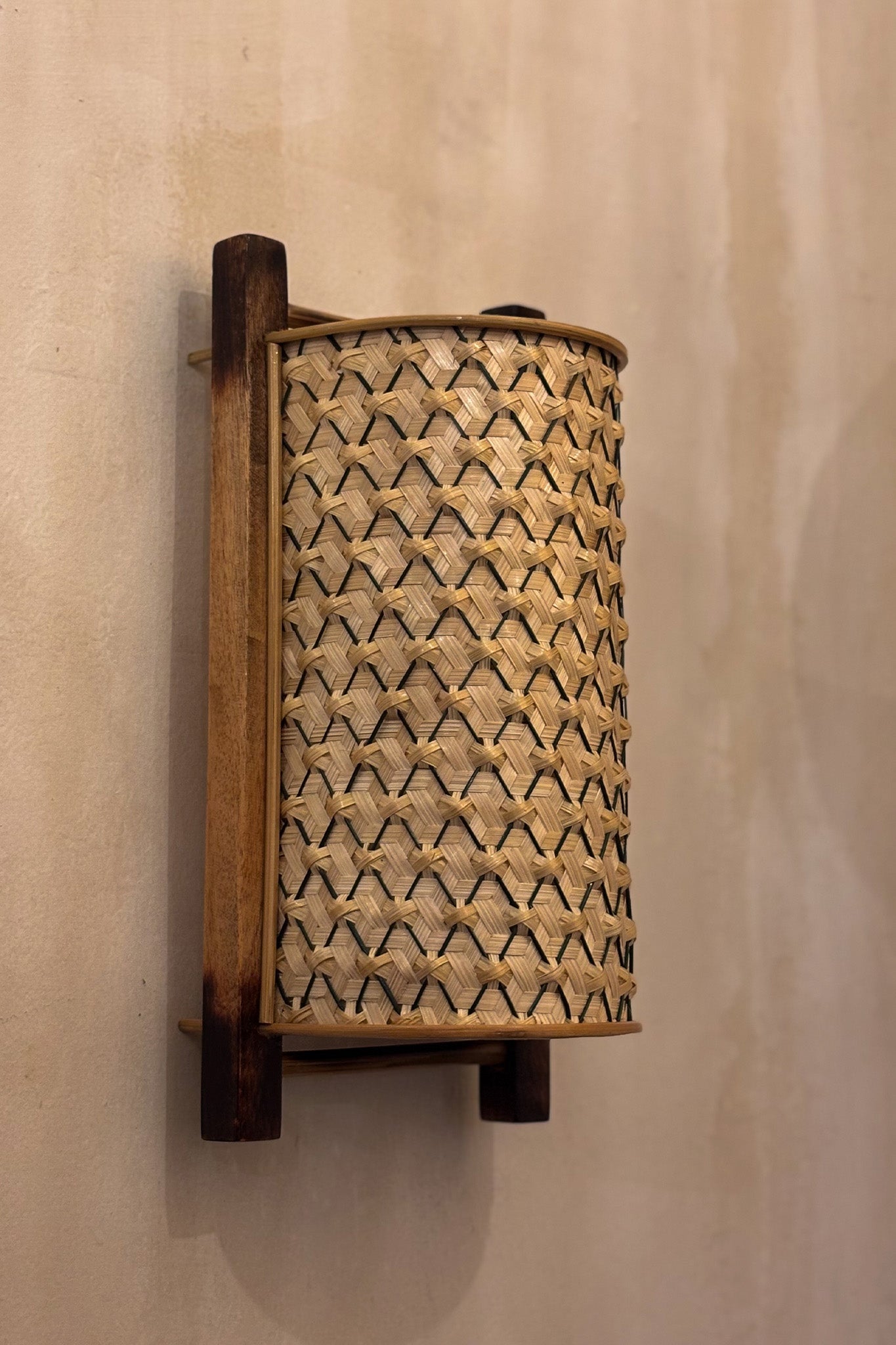 Urav Pineapple Wall Shade Natural with Green Line
