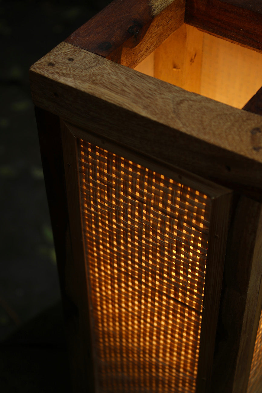 Eelakili Bamboo Lamp