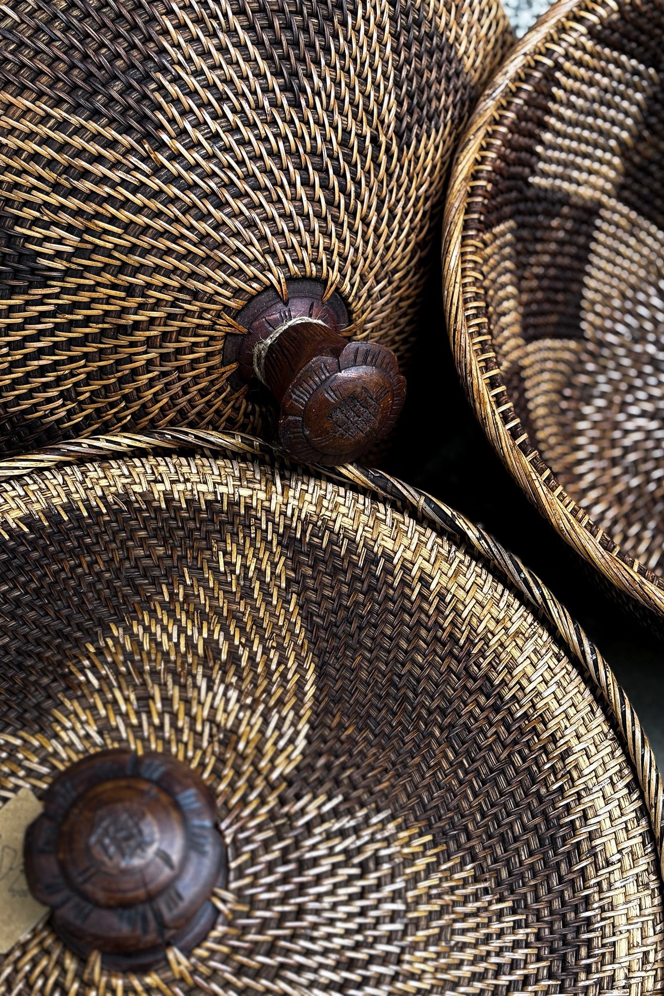 Midori Rattan basket with Wooden Knob