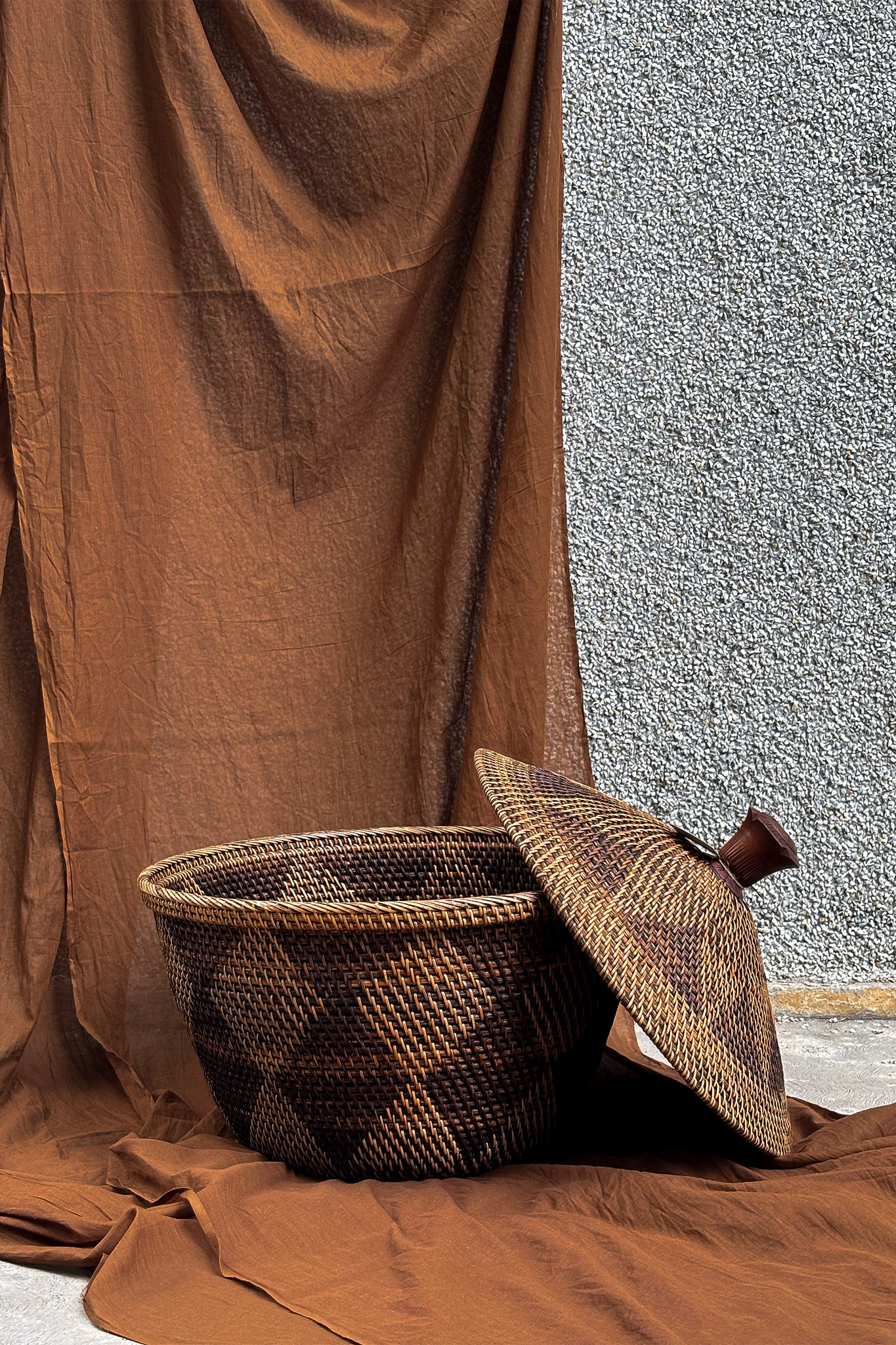 Midori Rattan basket with Wooden Knob