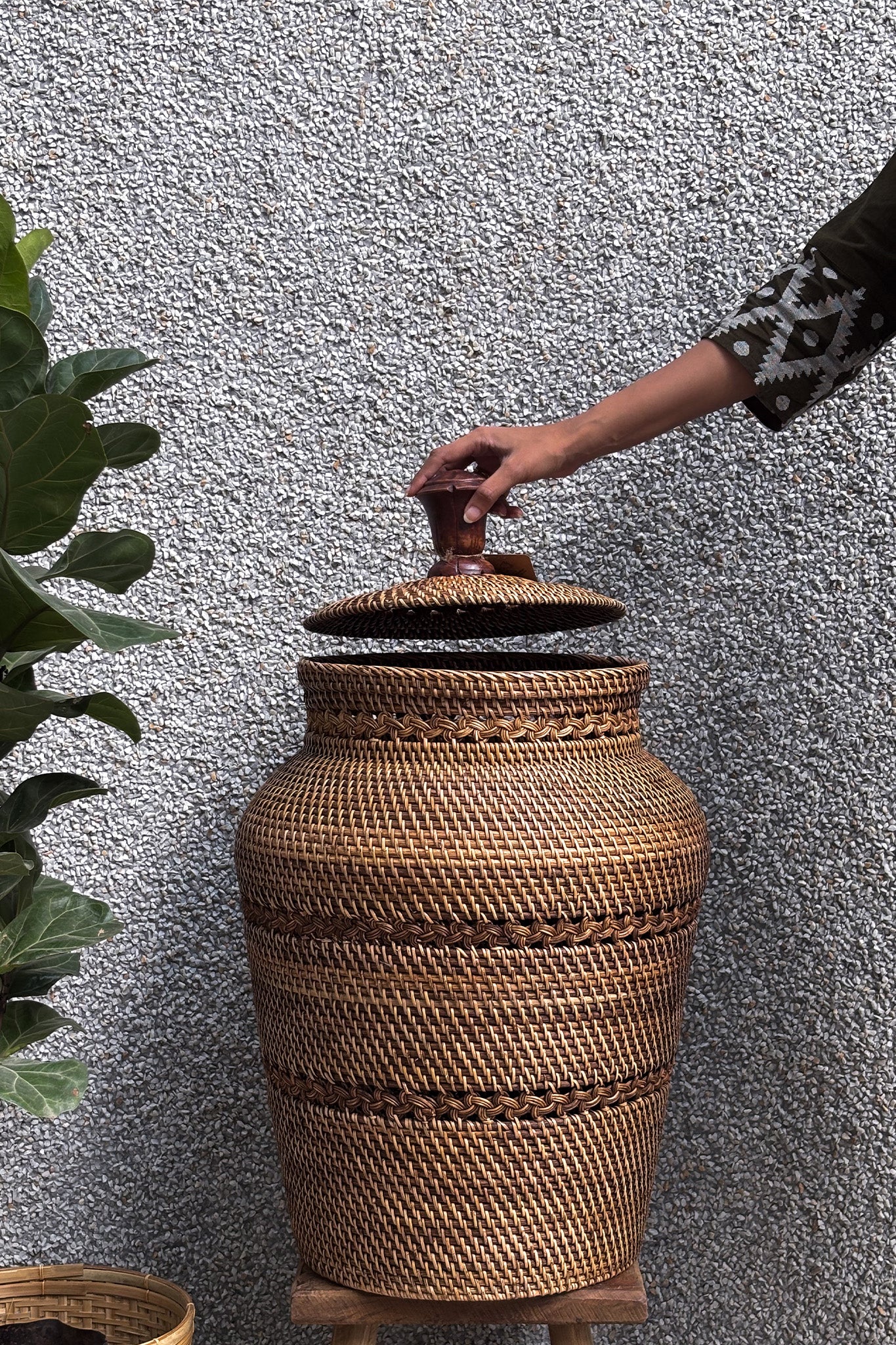 Midori Rattan Vase with Motif and Wooden Knob