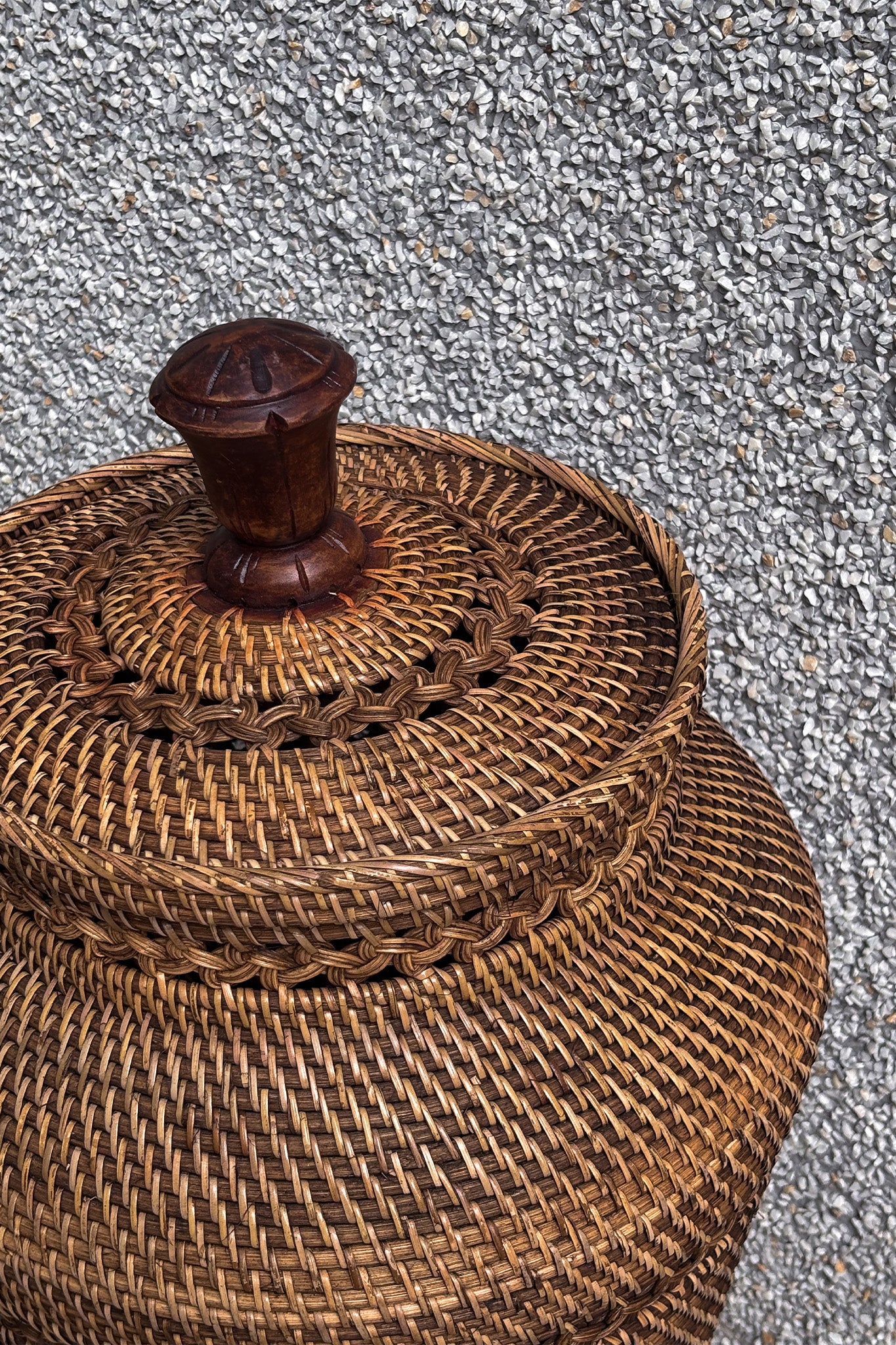 Midori Rattan Vase with Motif and Wooden Knob