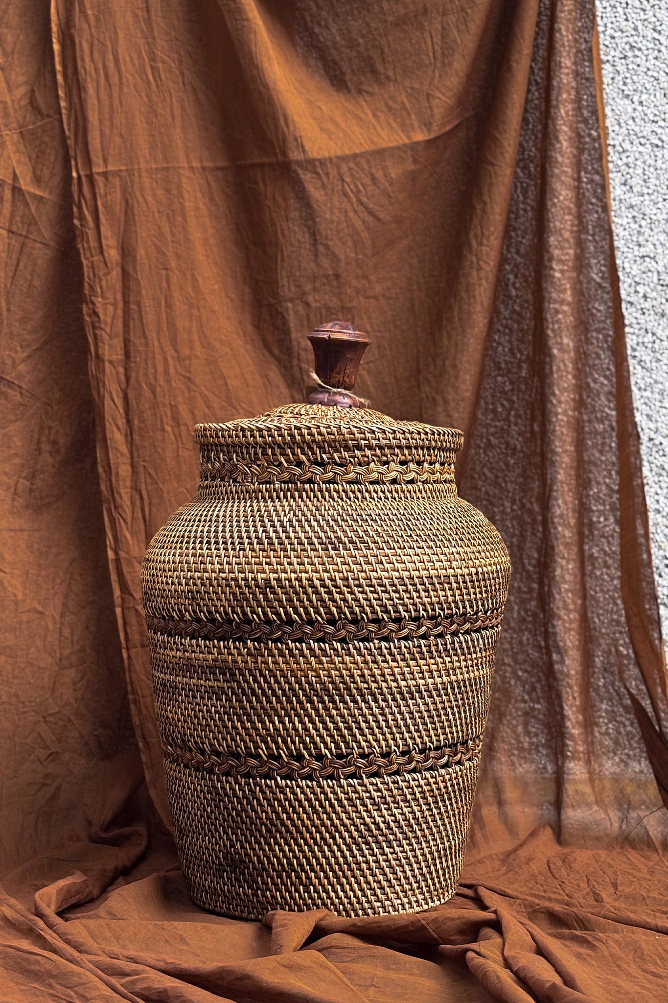 Midori Rattan Vase with Motif and Wooden Knob