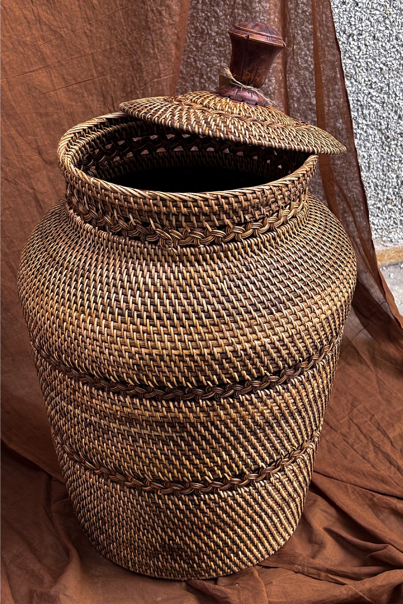 Midori Rattan Vase with Motif and Wooden Knob