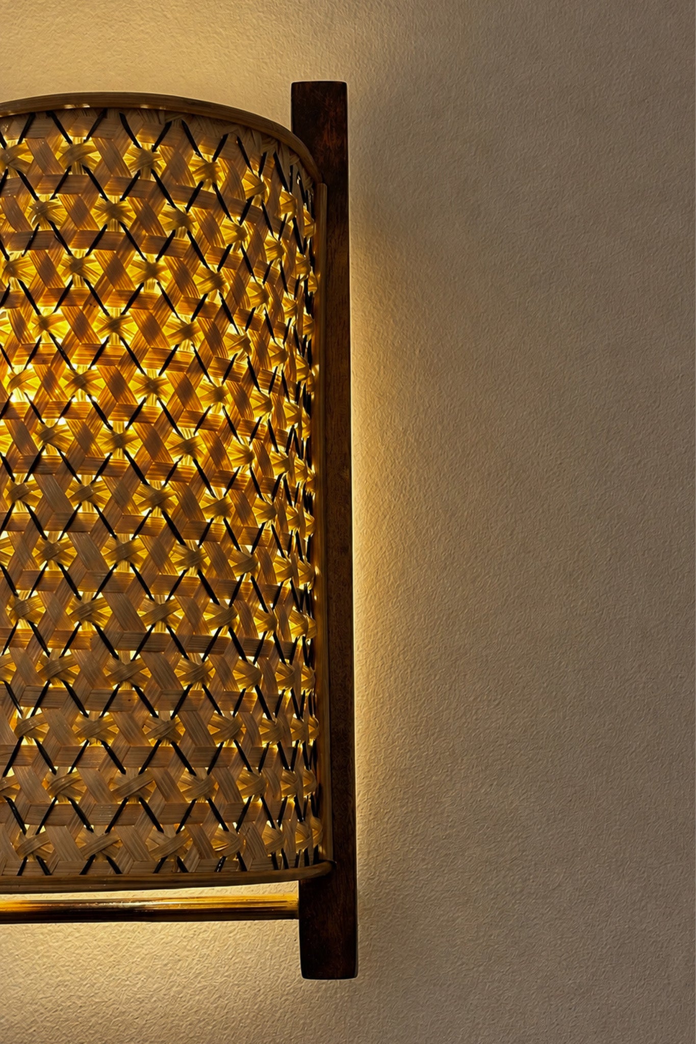 Urav Pineapple Wall Shade Natural with Green Line